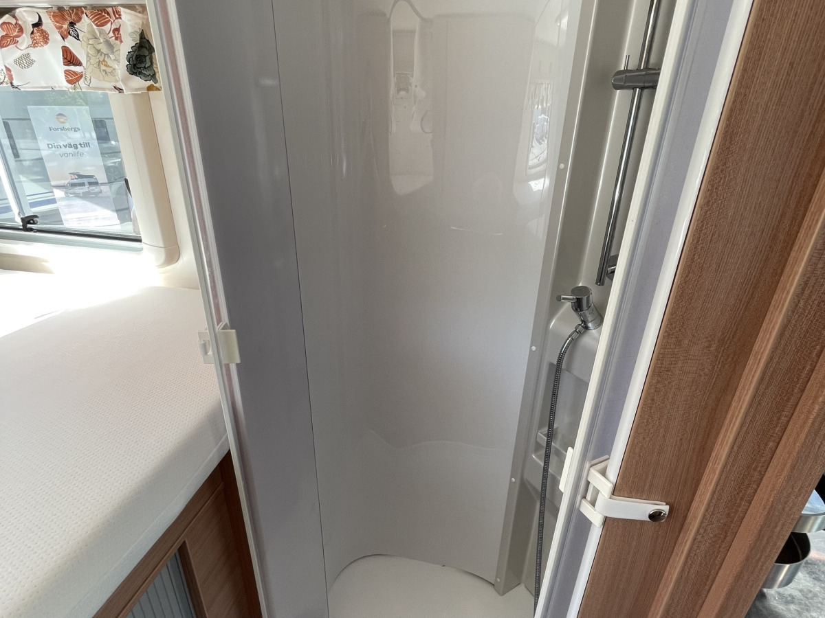 Knaus Sky 740 / LÅNGBÄDDAR / KAMKEDJA / TAKSÄNG / 2 Års GARANTI, bild 14 av 21