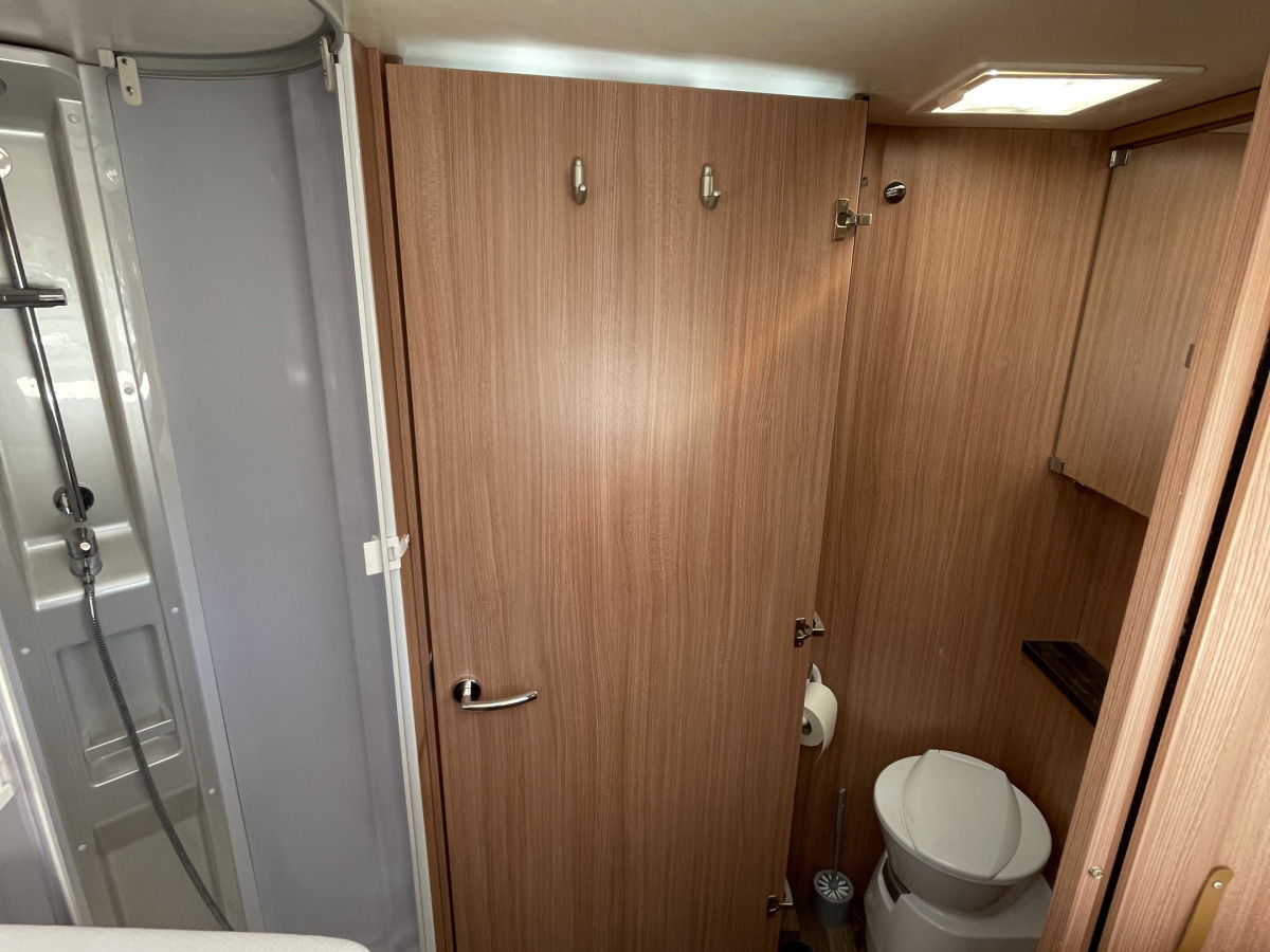 Knaus Sky 740 / LÅNGBÄDDAR / KAMKEDJA / TAKSÄNG / 2 Års GARANTI, bild 16 av 21