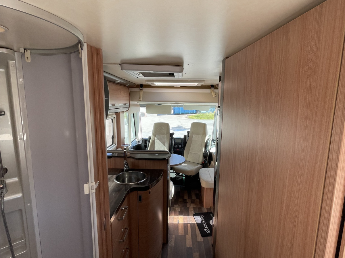 Knaus Sky 740 / LÅNGBÄDDAR / KAMKEDJA / TAKSÄNG / 2 Års GARANTI, bild 18 av 21