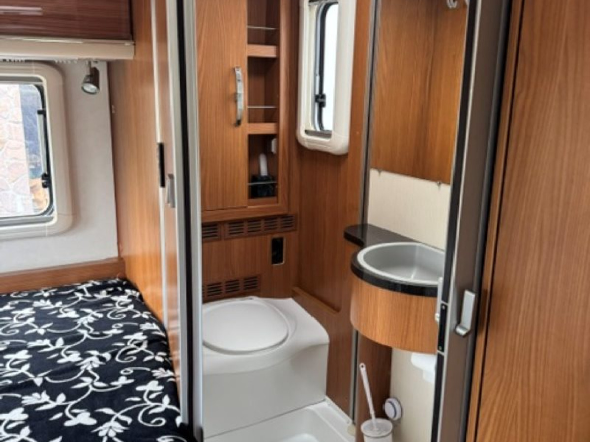 Hymer B654SL-L Star Edition 2011 alkochassi, bild 4 av 11