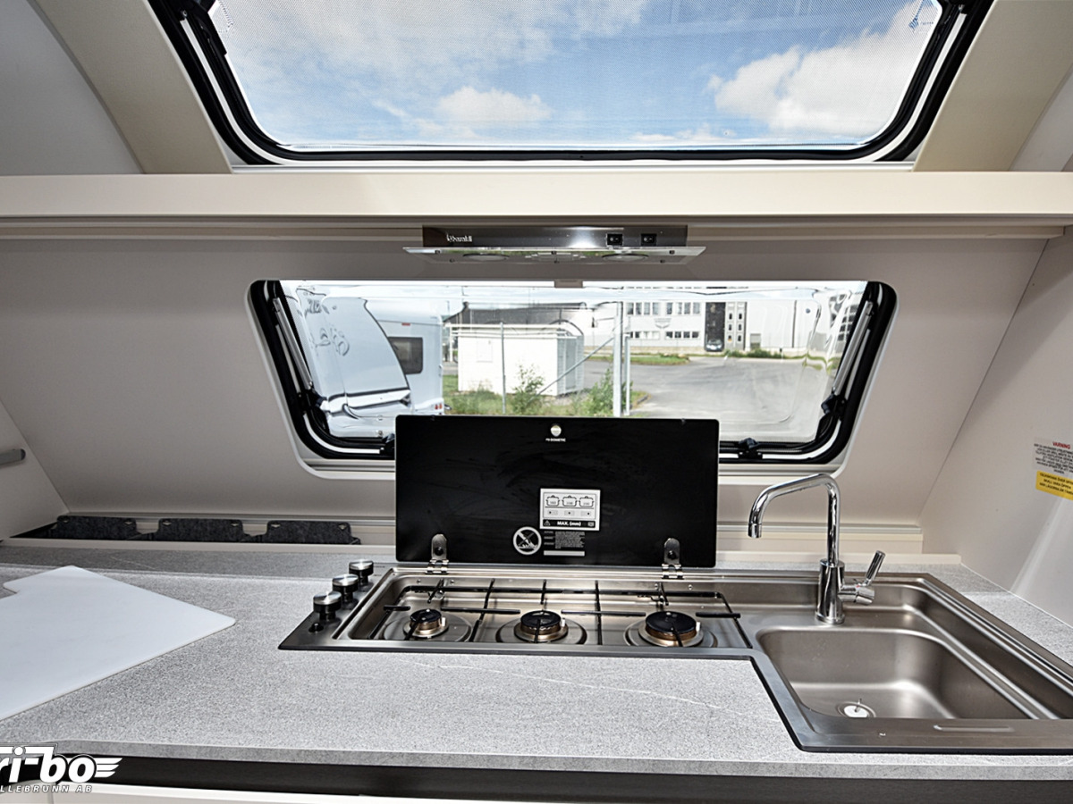 Adria 613 HT Adora, Långbädd, bild 13 av 35