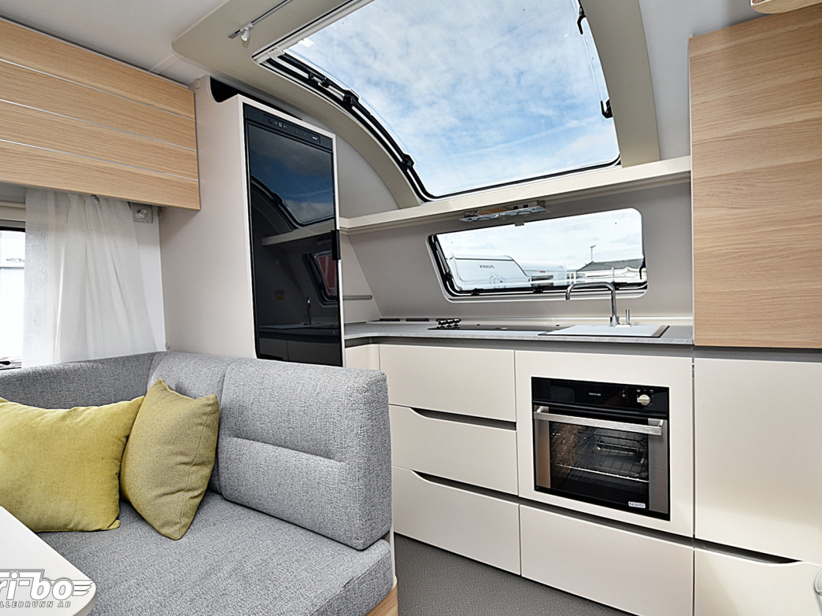 Adria 613 HT Adora, Långbädd, bild 15 av 35