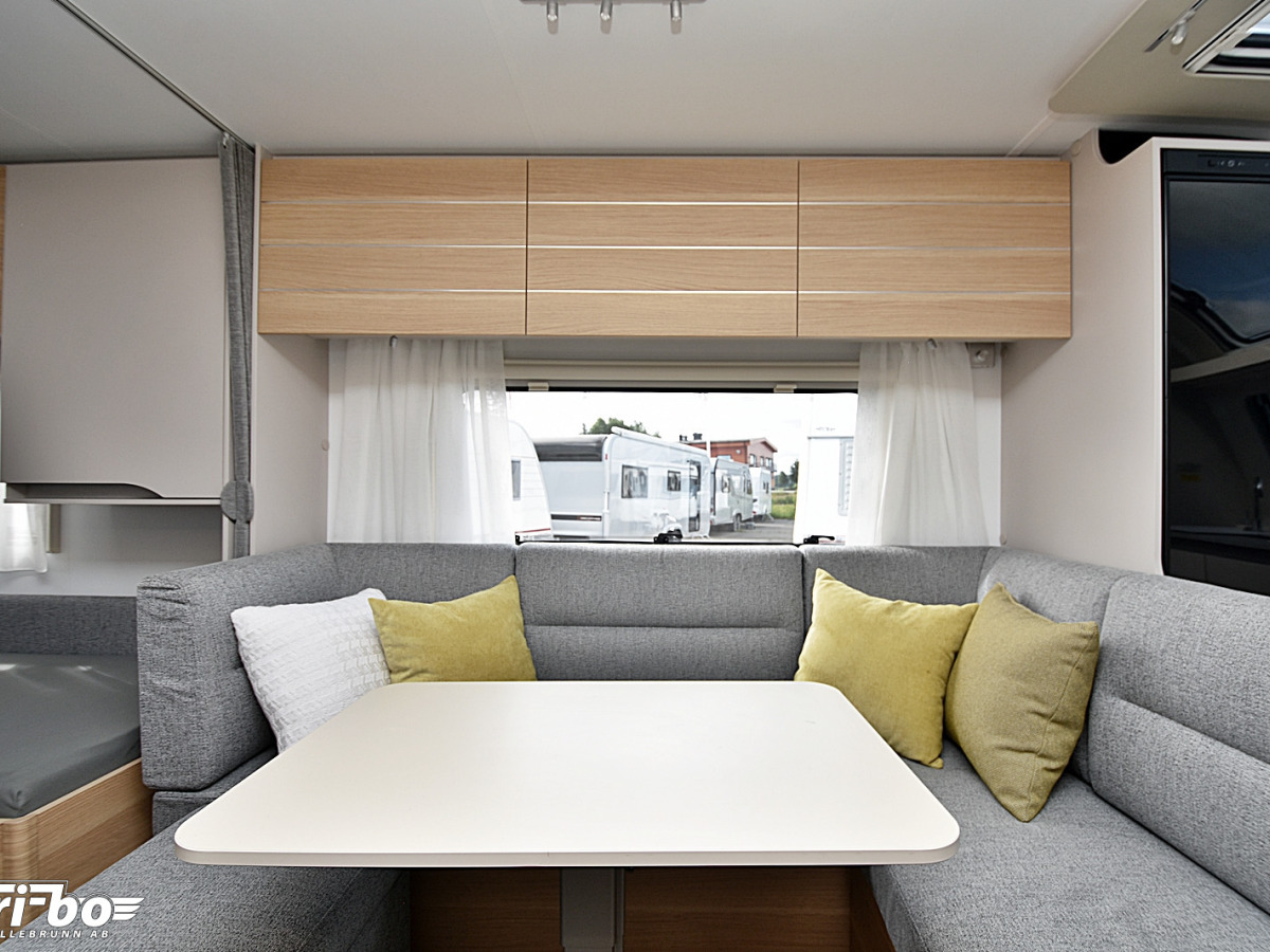 Adria 613 HT Adora, Långbädd, bild 16 av 35