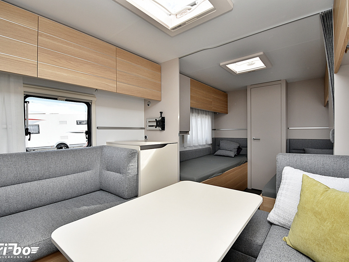 Adria 613 HT Adora, Långbädd, bild 19 av 35