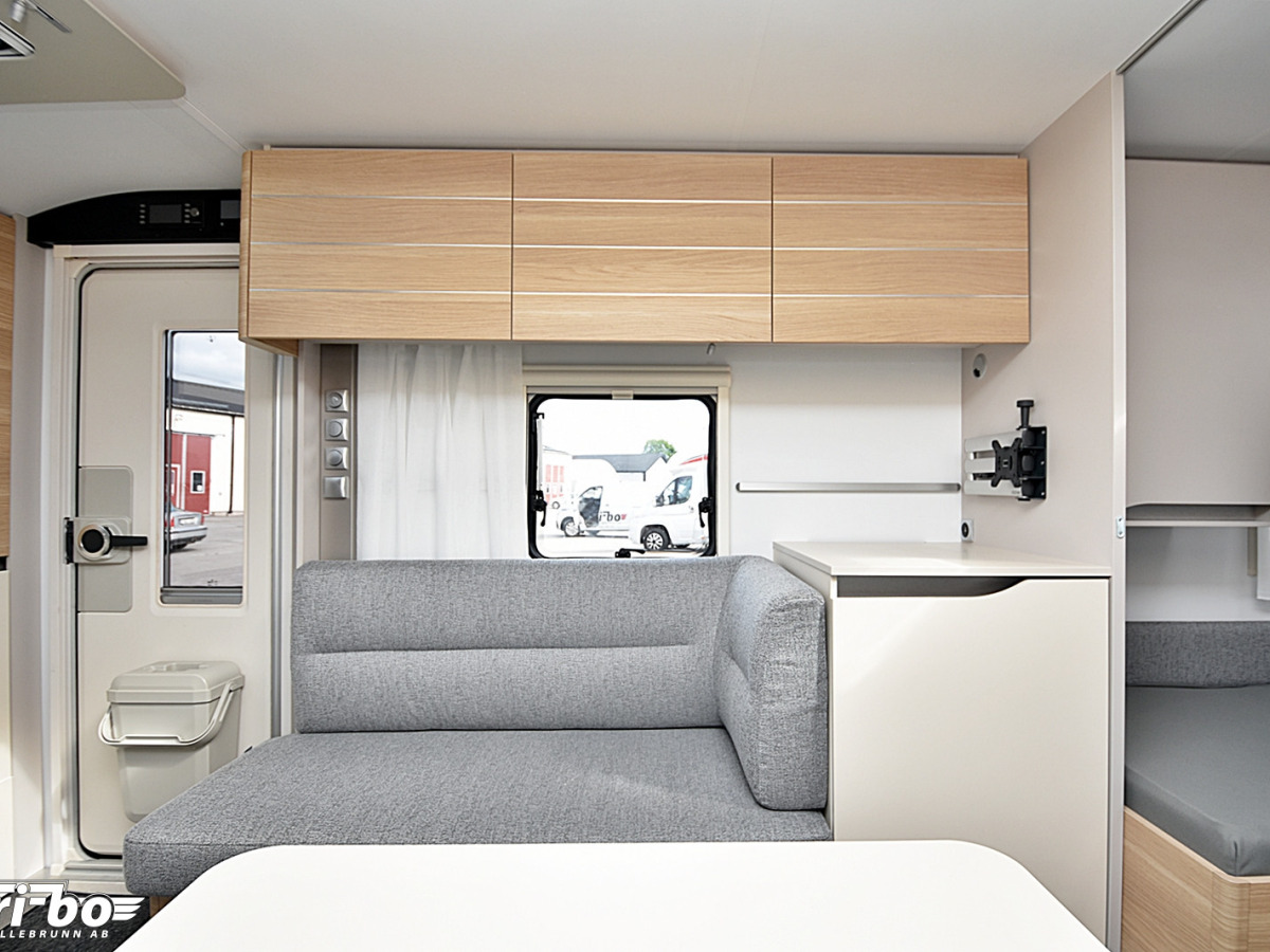 Adria 613 HT Adora, Långbädd, bild 20 av 35