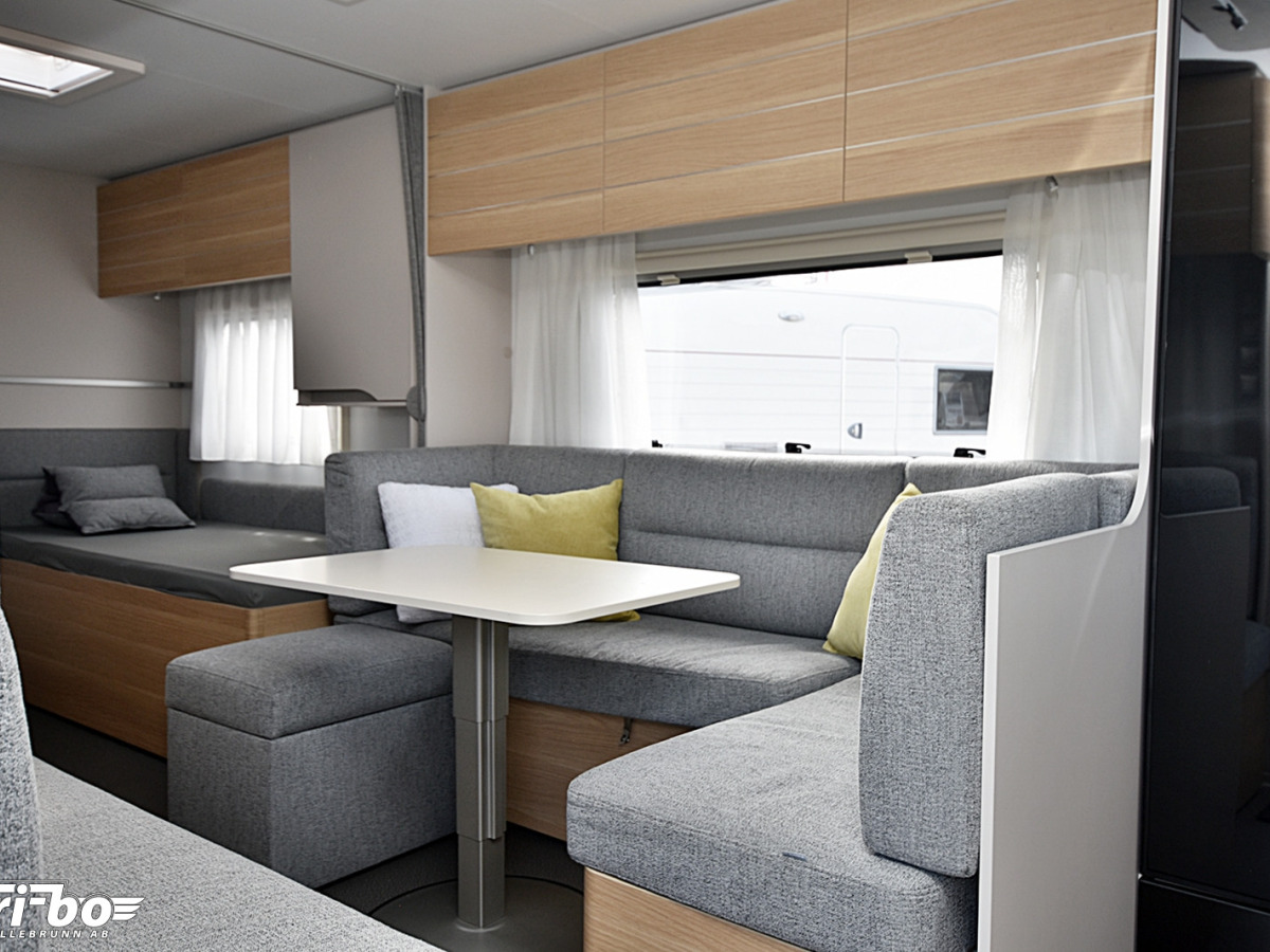 Adria 613 HT Adora, Långbädd, bild 9 av 35