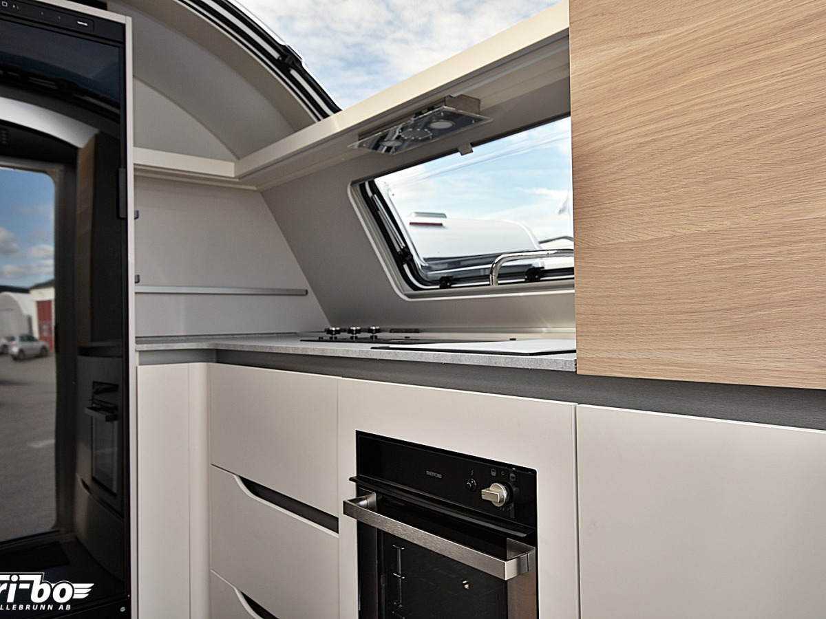 Adria 613 HT Adora, Långbädd, bild 10 av 35