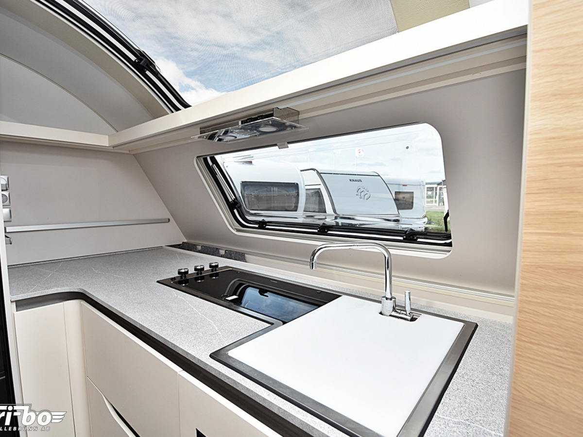 Adria 613 HT Adora, Långbädd, bild 11 av 35