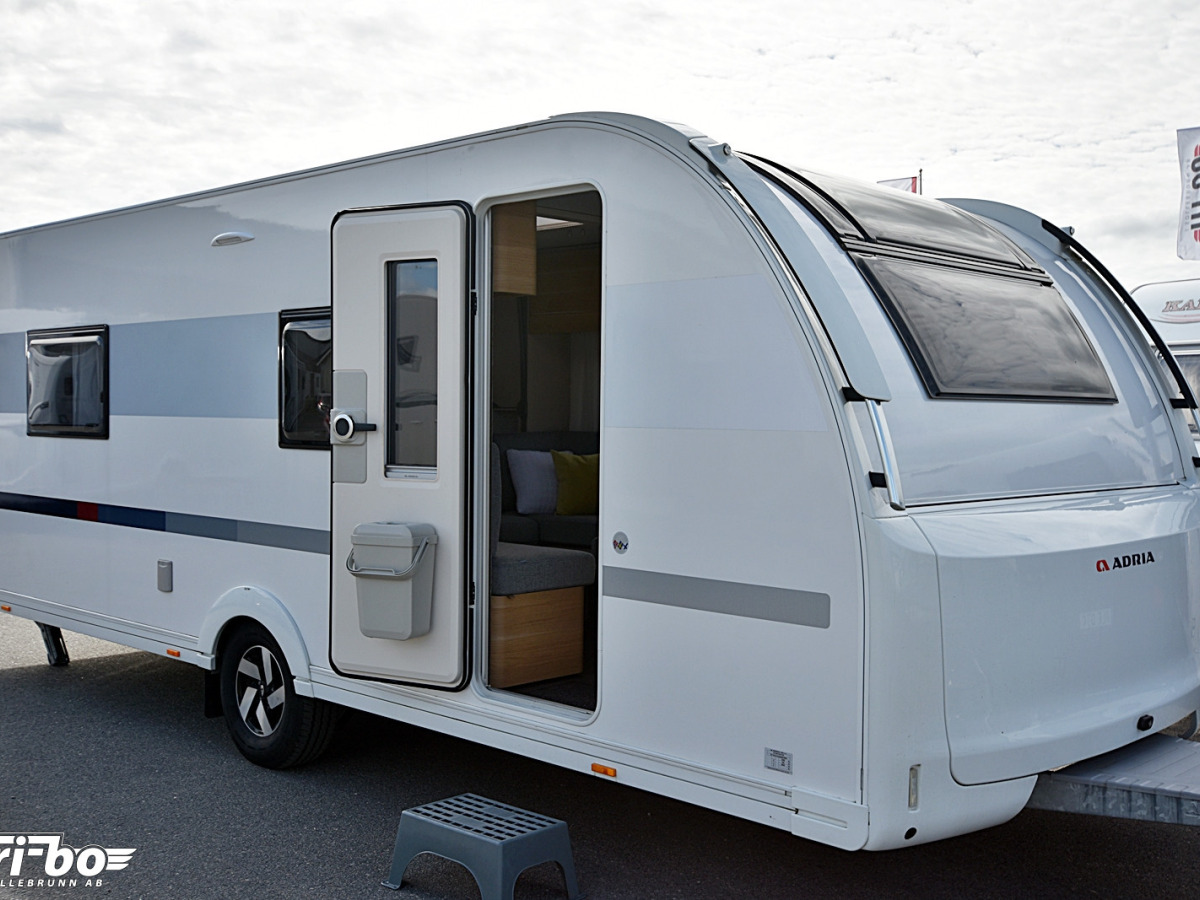 Adria 613 HT Adora, Långbädd, bild 8 av 35
