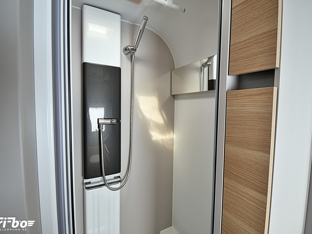 Adria 613 HT Adora, Långbädd, bild 33 av 35
