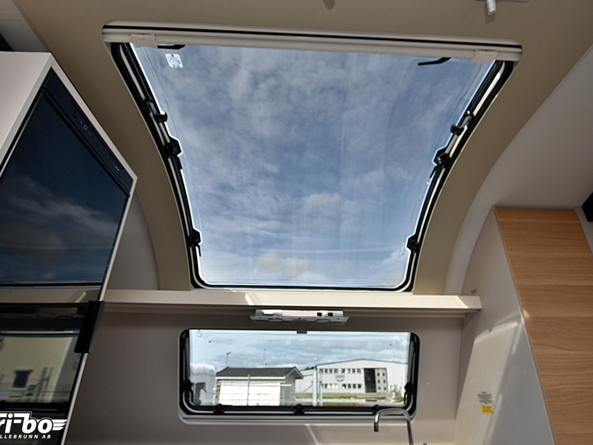 Adria 613 HT Adora, Långbädd, bild 31 av 35