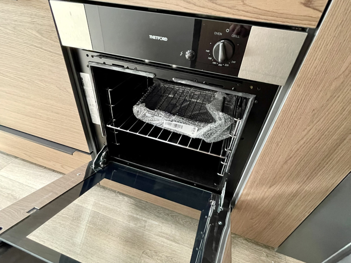 Niesmann Arto 78 - MERCEDES / AL-KO / ENORMA TANKAR / LÅNGBÄDDAR, bild 15 av 16