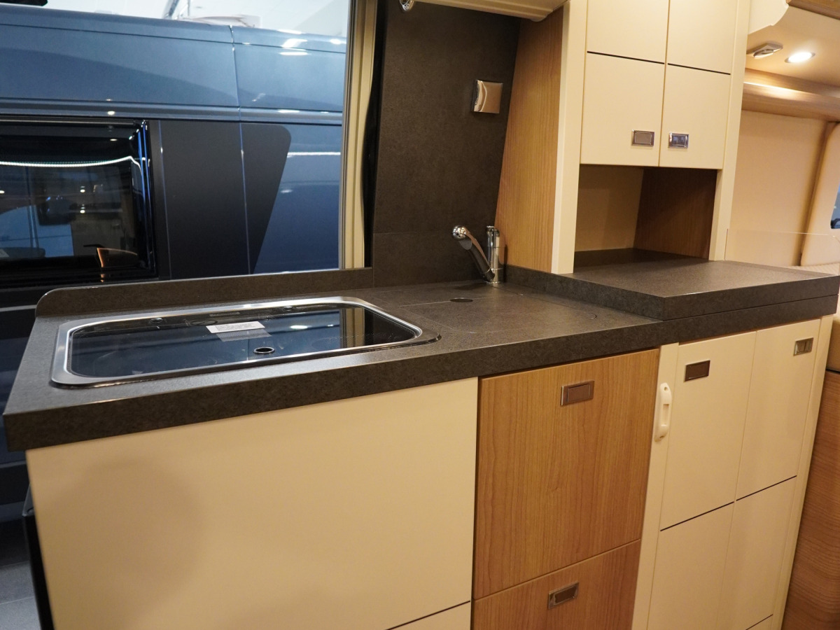 Malibu VAN 640 LE RB GT skyview Pop up Automat 9G 180hk, bild 8 av 23