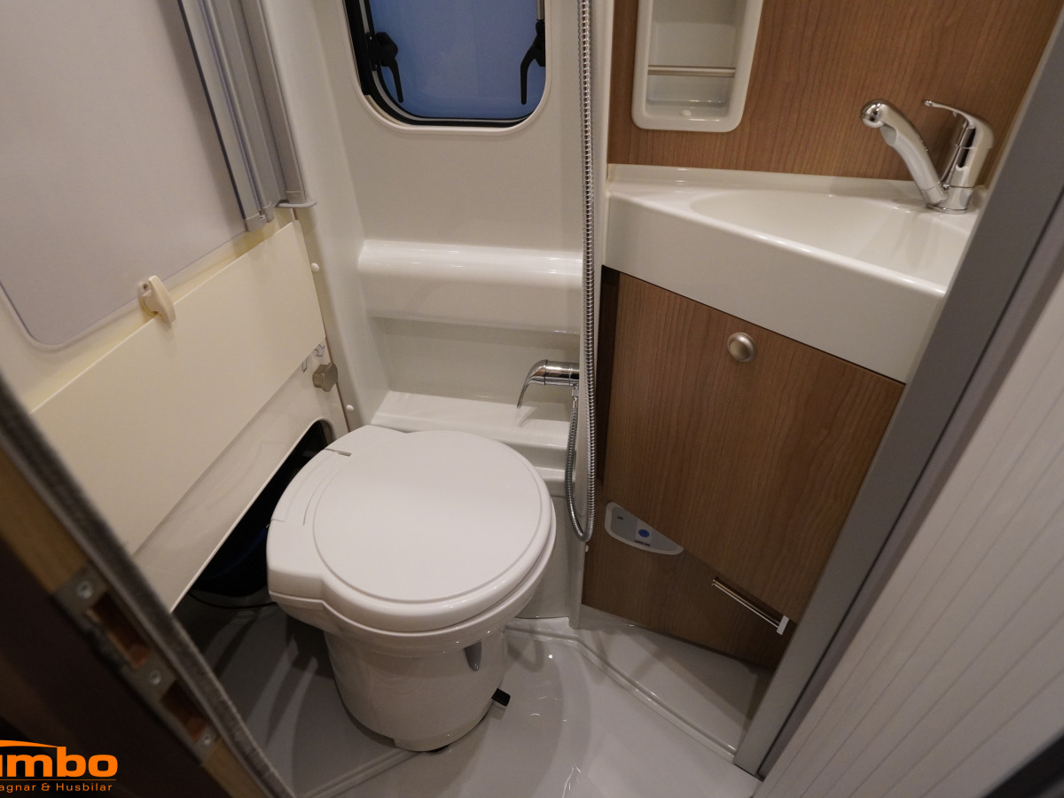Malibu VAN 640 LE RB GT skyview Pop up Automat 9G 180hk, bild 13 av 23