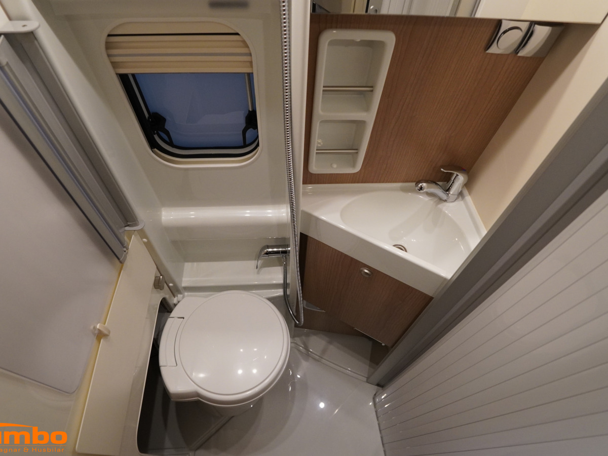 Malibu VAN 640 LE RB GT skyview Pop up Automat 9G 180hk, bild 14 av 23