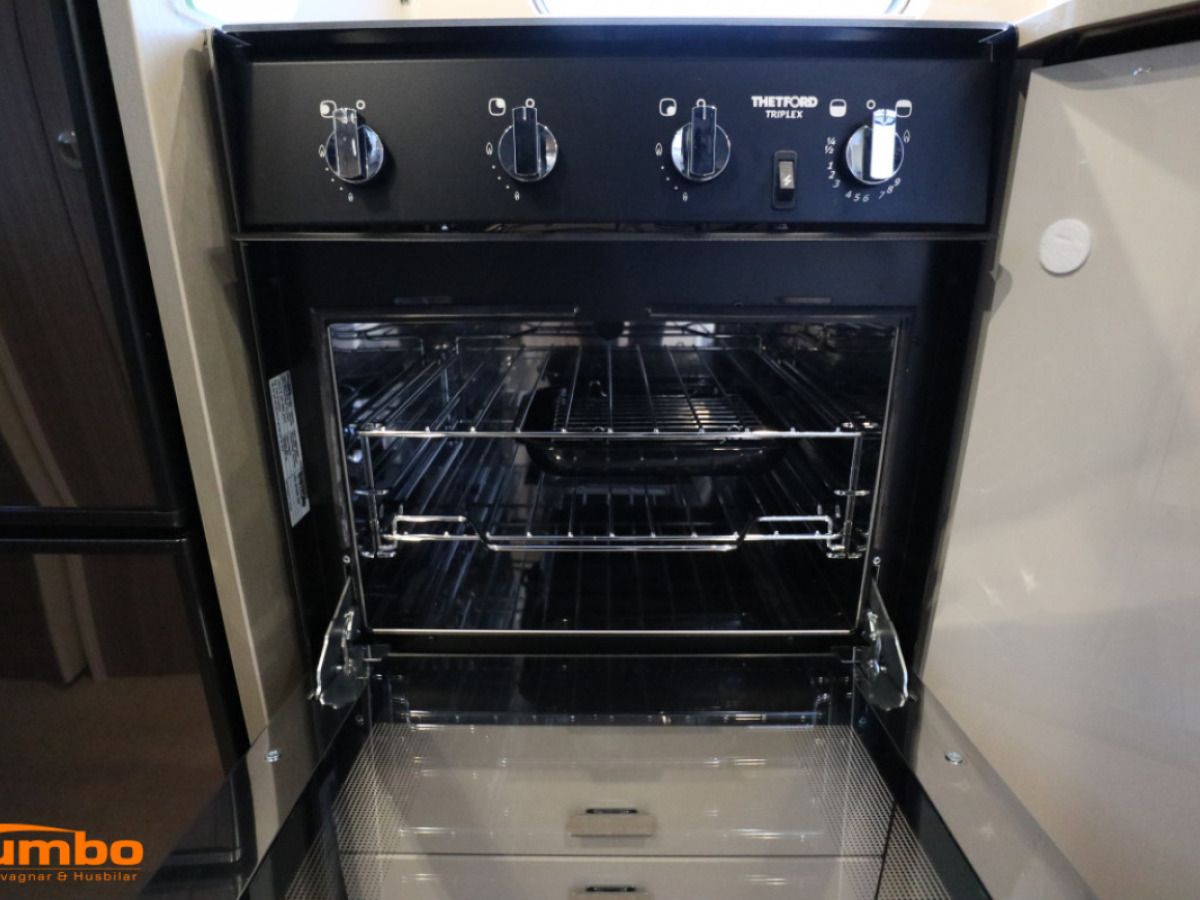 Bürstner LYSEO I 726 Automat 160hk Hydraulben, bild 13 av 30