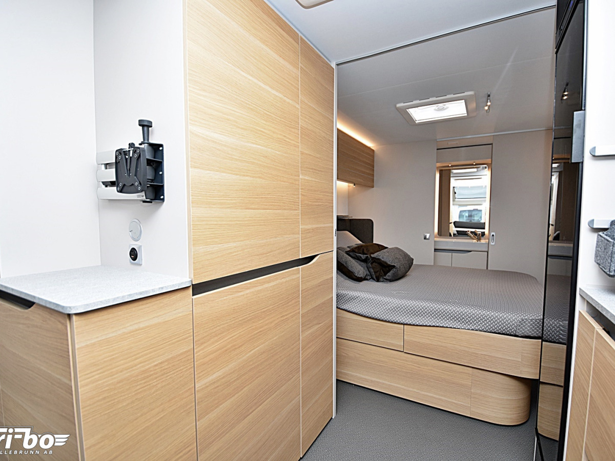 Adria 613 UT Adora, Queenbed, bild 13 av 29
