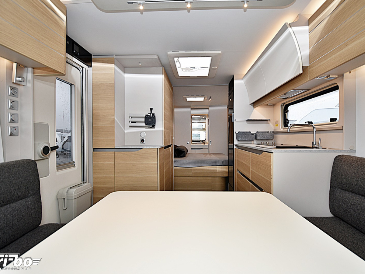 Adria 613 UT Adora, Queenbed, bild 9 av 29