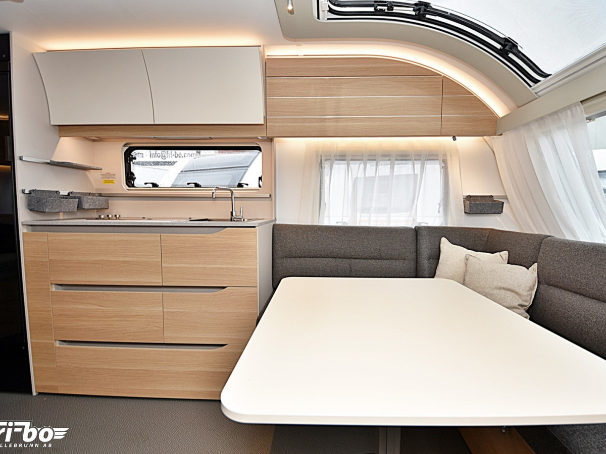 Adria 613 UT Adora, Queenbed, bild 11 av 29