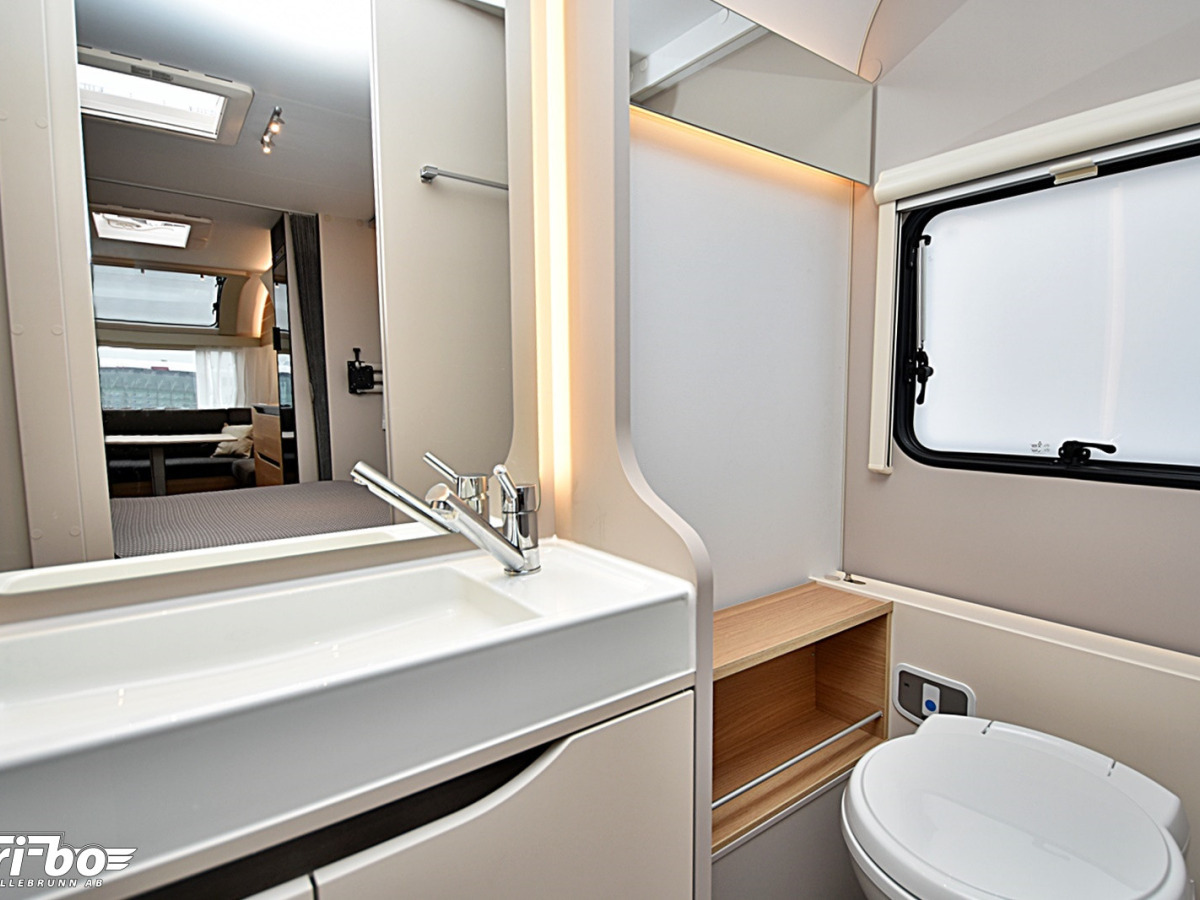 Adria 613 UT Adora, Queenbed, bild 25 av 29