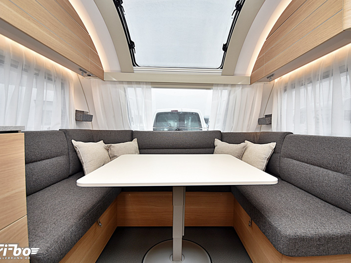 Adria 613 UT Adora, Queenbed, bild 6 av 29