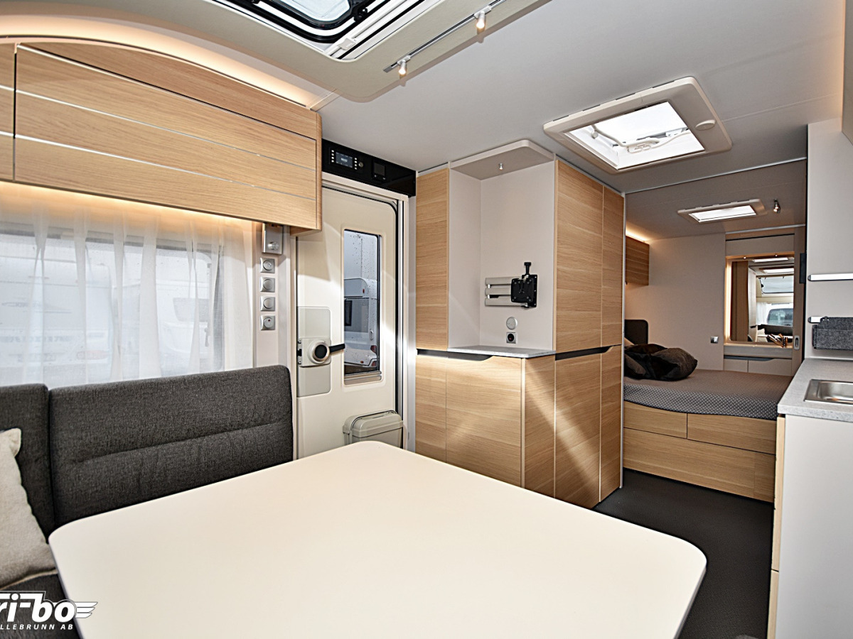 Adria 613 UT Adora, Queenbed, bild 8 av 29