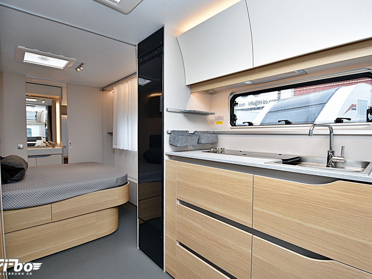 Adria 613 UT Adora, Queenbed, bild 12 av 29