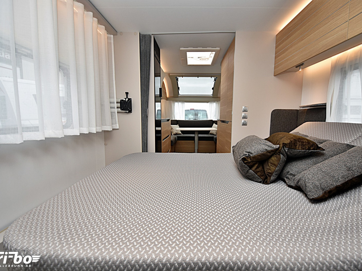 Adria 613 UT Adora, Queenbed, bild 17 av 29