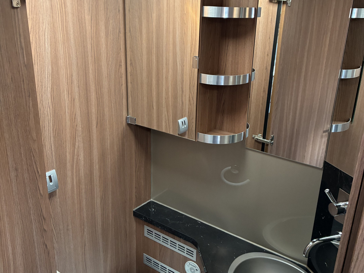 Knaus R04 700 Sky Plus, bild 9 av 15