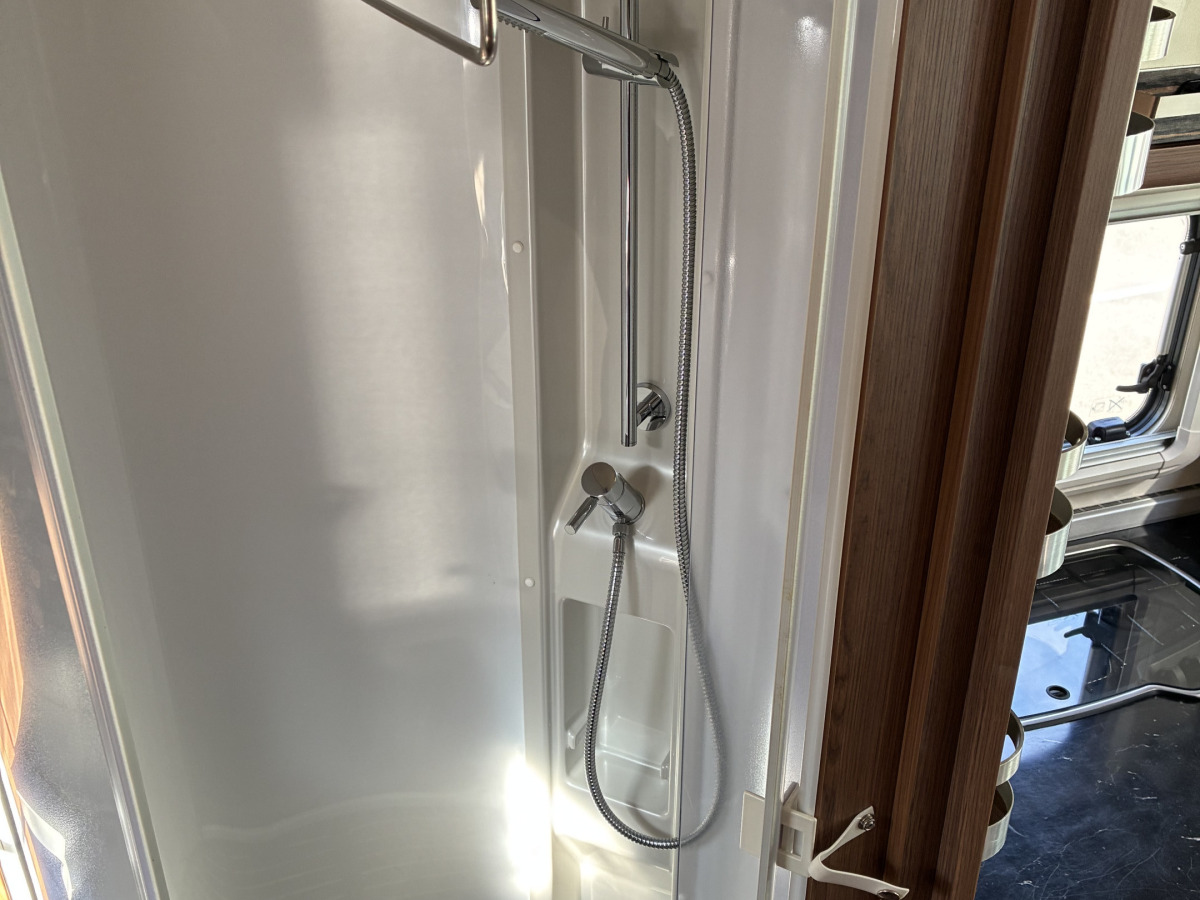 Knaus R04 700 Sky Plus, bild 10 av 15