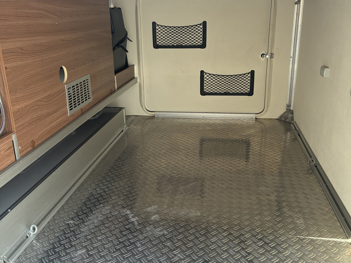 Knaus R04 700 Sky Plus, bild 14 av 15