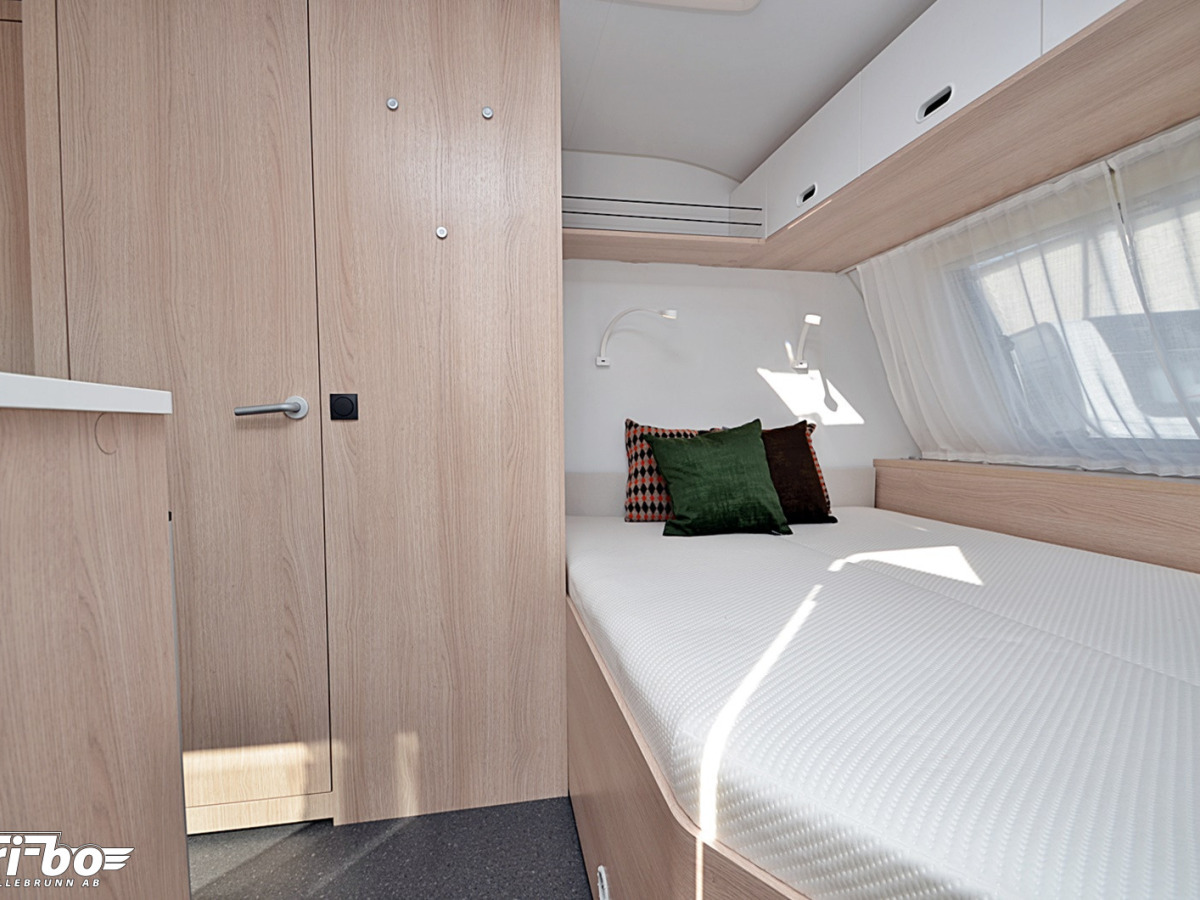 Adria 422 PY Altea, Dubbelbädd, bild 3 av 23