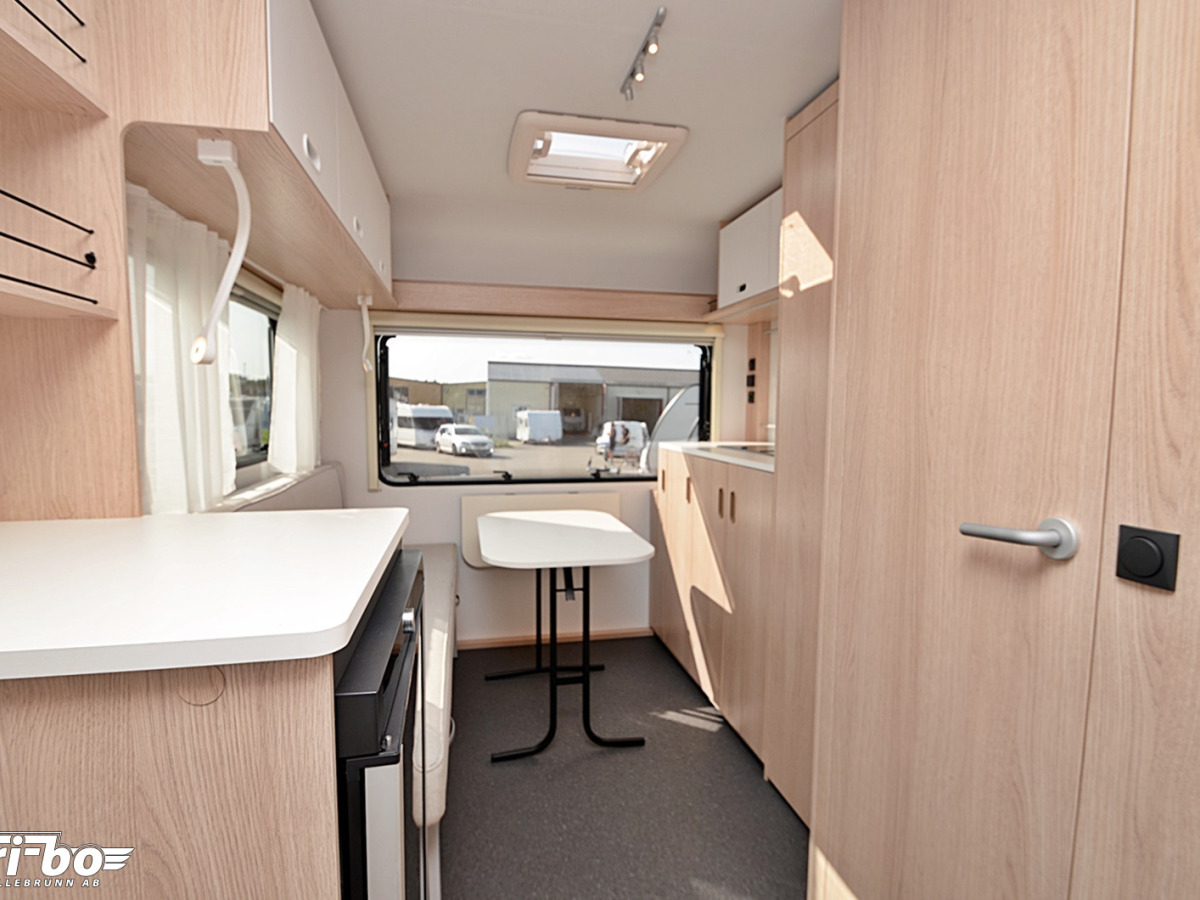 Adria 422 PY Altea, Dubbelbädd, bild 9 av 23