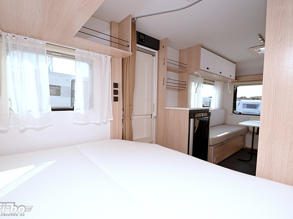Adria 422 PY Altea, Dubbelbädd, bild 7 av 23