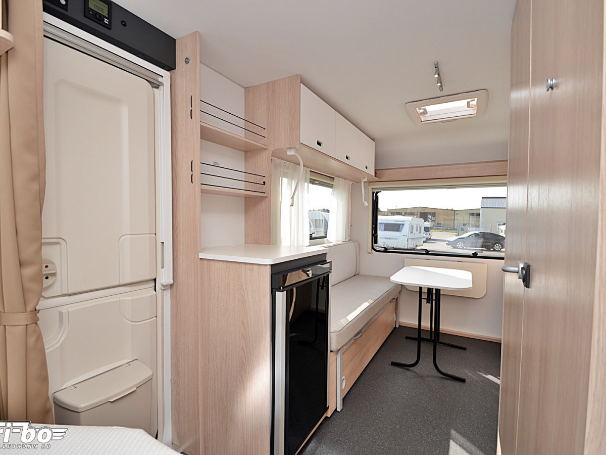 Adria 422 PY Altea, Dubbelbädd, bild 8 av 23