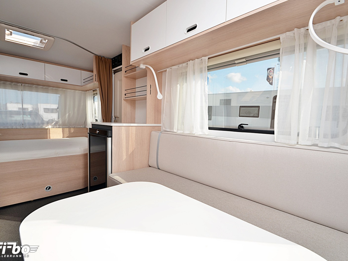 Adria 422 PY Altea, Dubbelbädd, bild 15 av 23