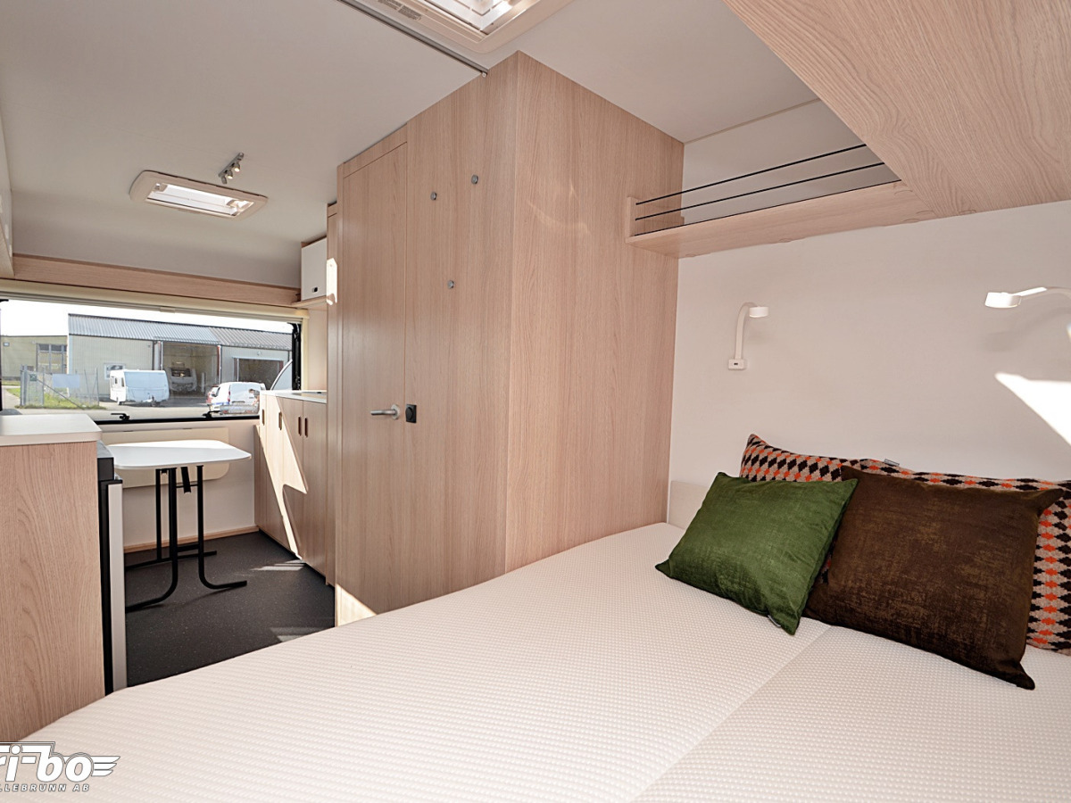 Adria 422 PY Altea, Dubbelbädd, bild 6 av 23