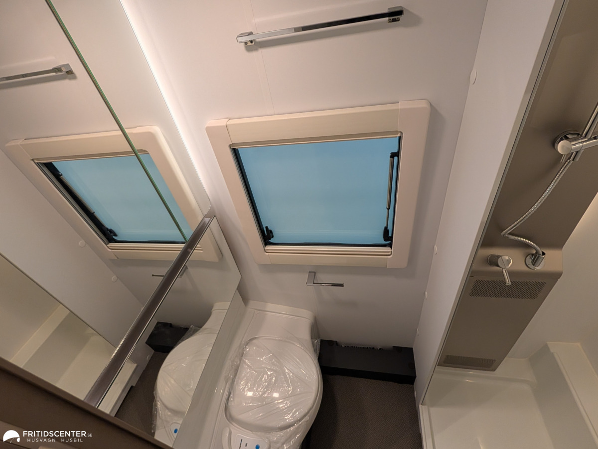 Adria Alpina 663 PT *Familjevagn med privata zoner / Välutrustad / ALDE, bild 10 av 33