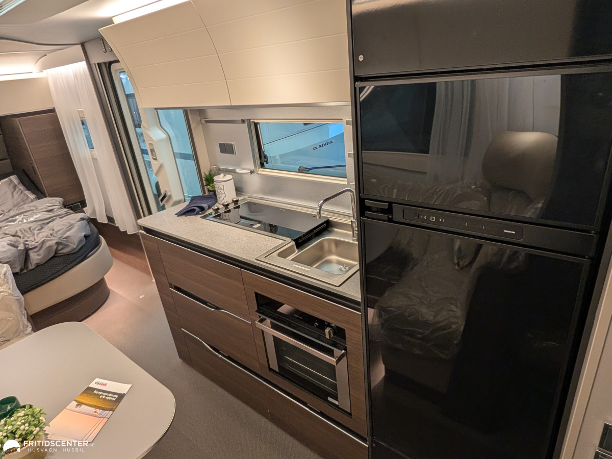 Adria Alpina 663 PT *Familjevagn med privata zoner / Välutrustad / ALDE, bild 17 av 33