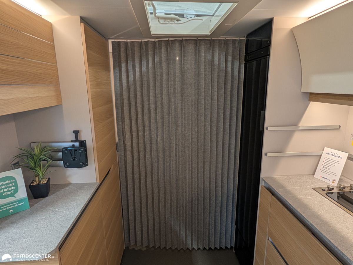 Adria ADORA 522 UP *ALDE / Panoramafönster, bild 12 av 28