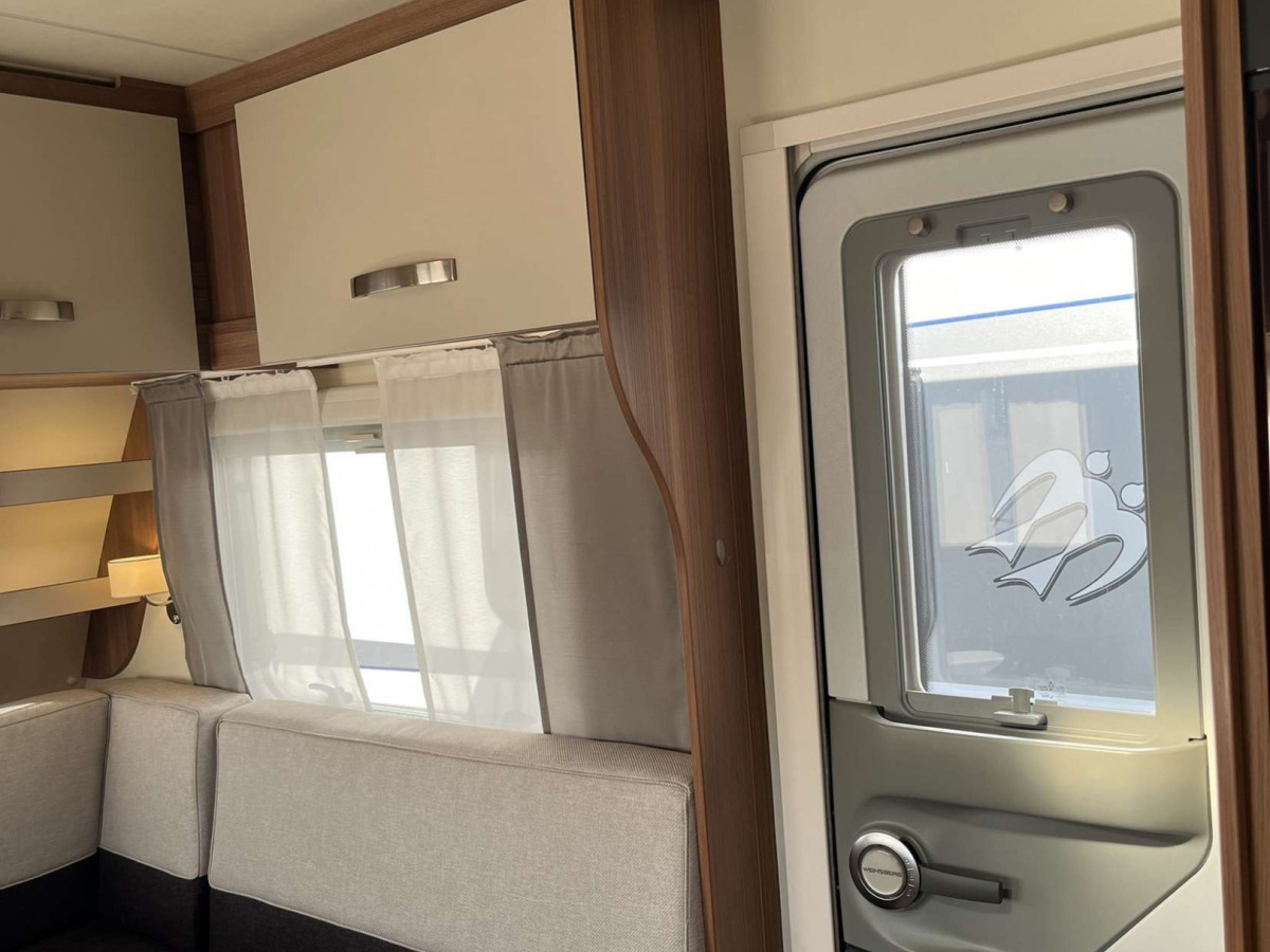 Weinsberg 740 UDF Ice Edition, bild 8 av 15