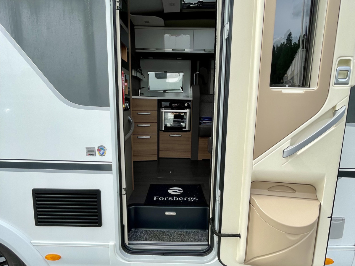 Adria CORAL PLUS 670 DC / QUEENBED / ALDE / DRAGKROK, bild 4 av 27