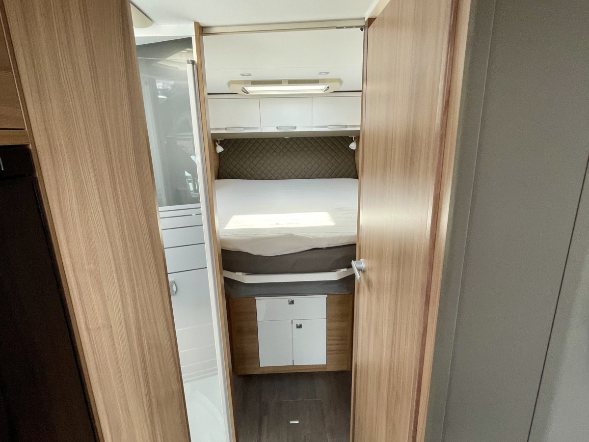 Adria CORAL PLUS 670 DC / QUEENBED / ALDE / DRAGKROK, bild 13 av 27