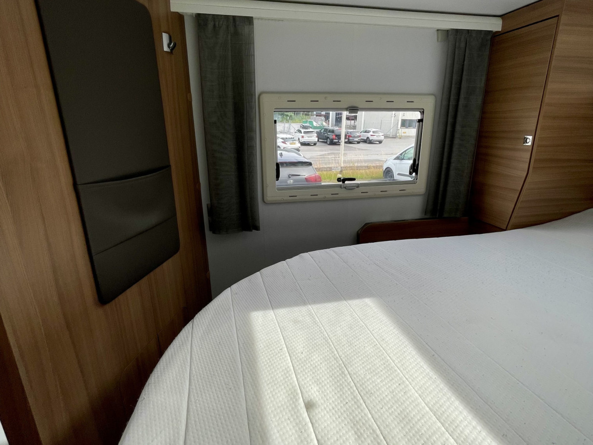 Adria CORAL PLUS 670 DC / QUEENBED / ALDE / DRAGKROK, bild 16 av 27