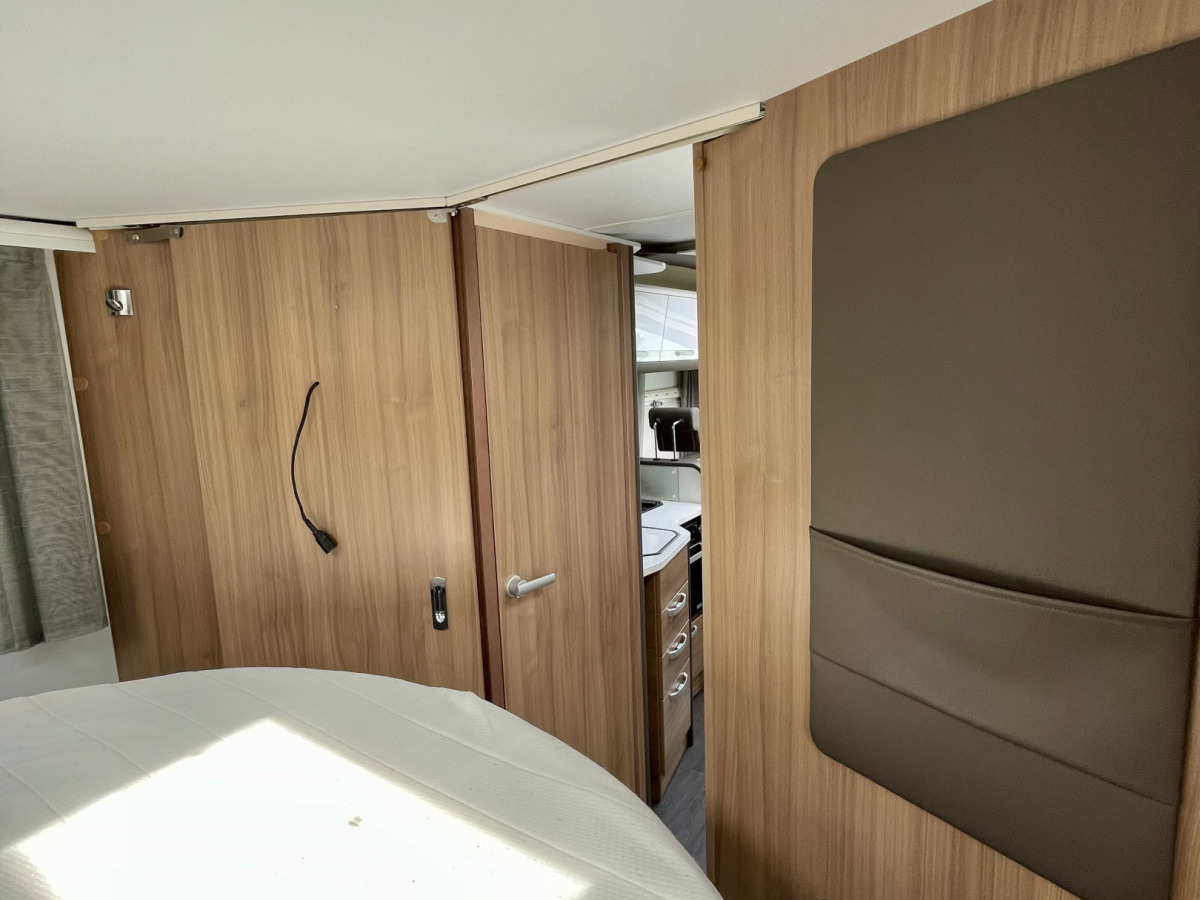Adria CORAL PLUS 670 DC / QUEENBED / ALDE / DRAGKROK, bild 18 av 27