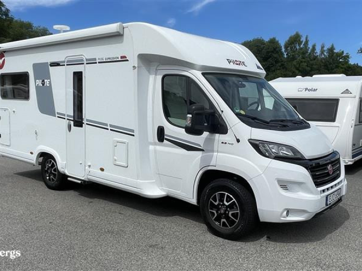 Pilote P 696 U // Frihet väntar / U-grupp, bild 1 av 15