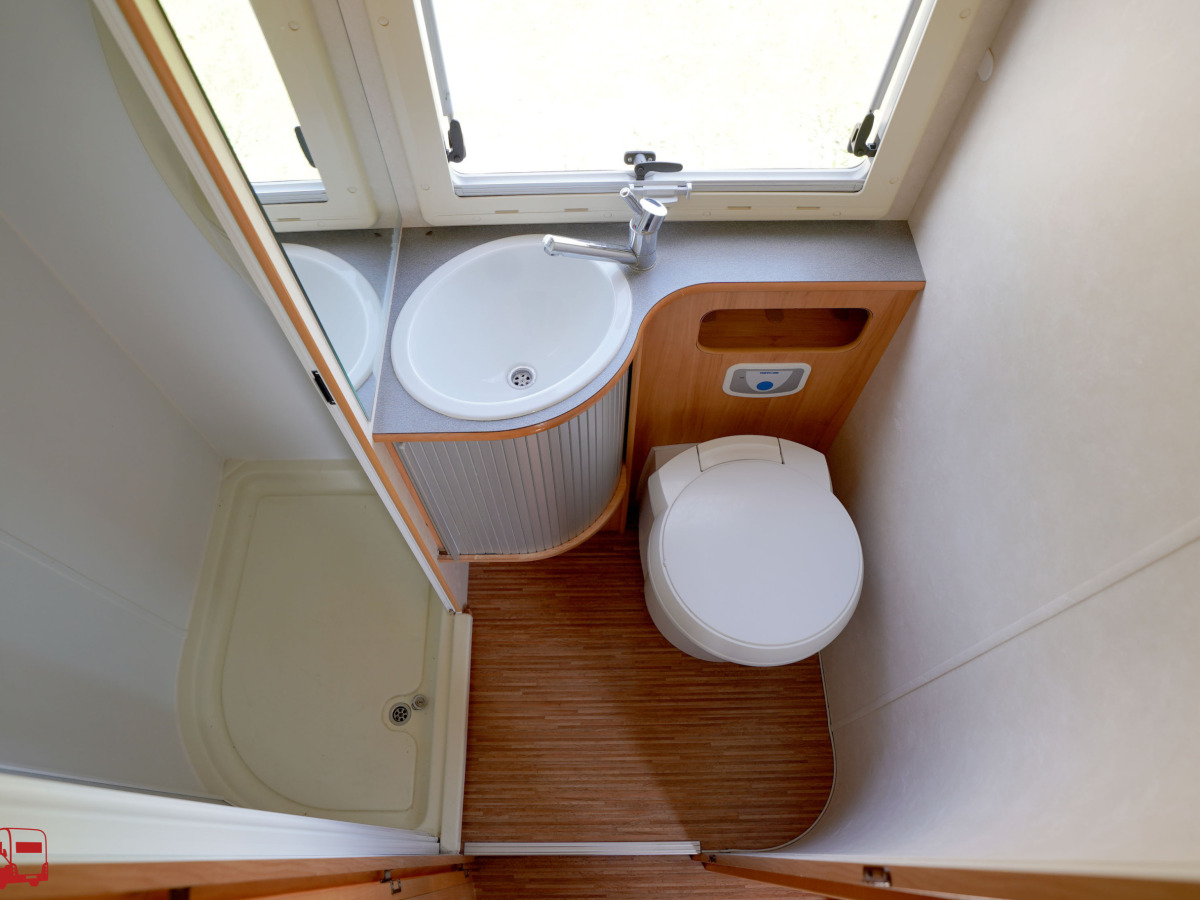 Adria Izola 697 SL Långbäddar Renoveringsobjekt, bild 18 av 42