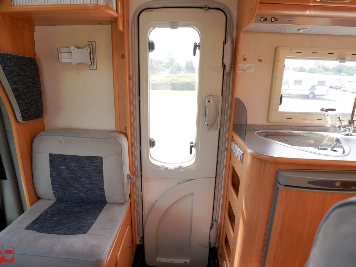 Adria Izola 697 SL Långbäddar Renoveringsobjekt, bild 38 av 42