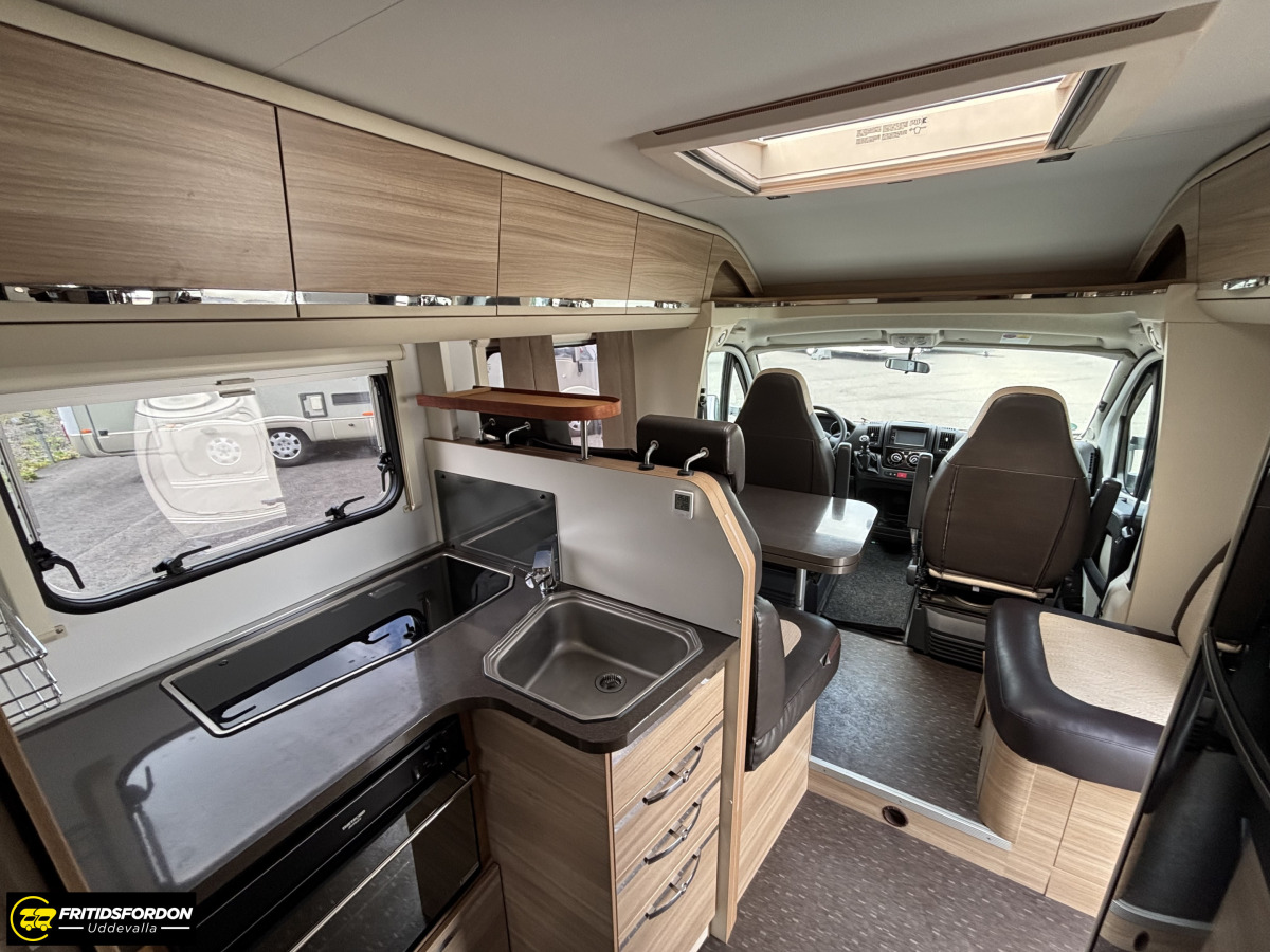 Adria CORAL 670 SLT, Badrum bak, B-kort, bild 8 av 10