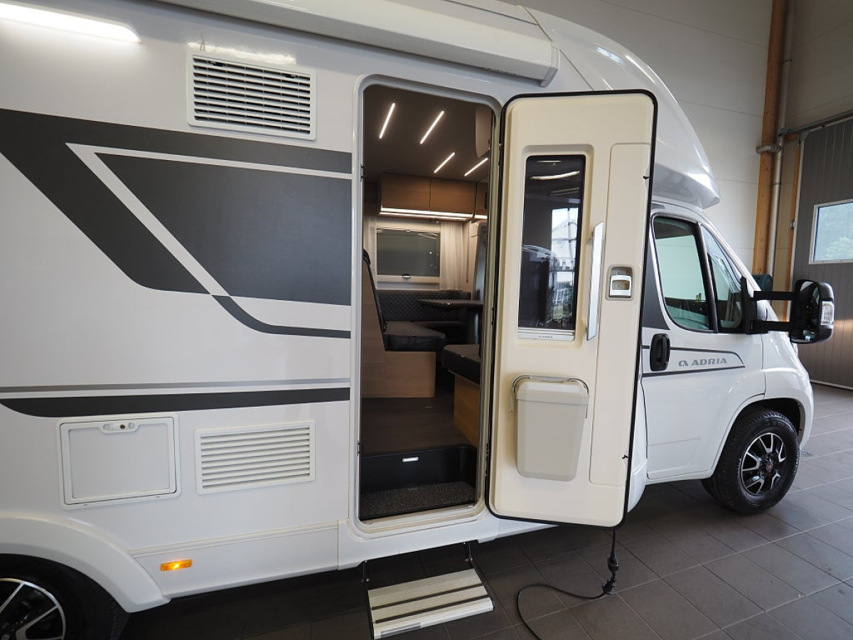 Adria Matrix Axess 670 SL 3500kg I Markis I Cykelställ, bild 5 av 23